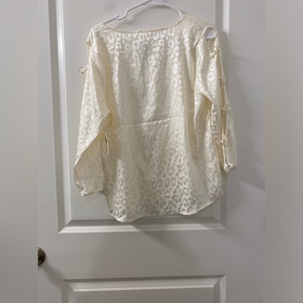 NWT Retrology Cheetah Print White Blouse with Cage Sleeves medium - Picture 2 of 8